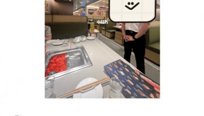 网友自称老师，吐槽海底捞凭教师证仅送了一杯饮料，门店回应