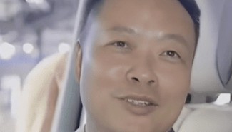 何小鹏坚定持有小米股票7年，15亿浮盈背后的科技投资哲学