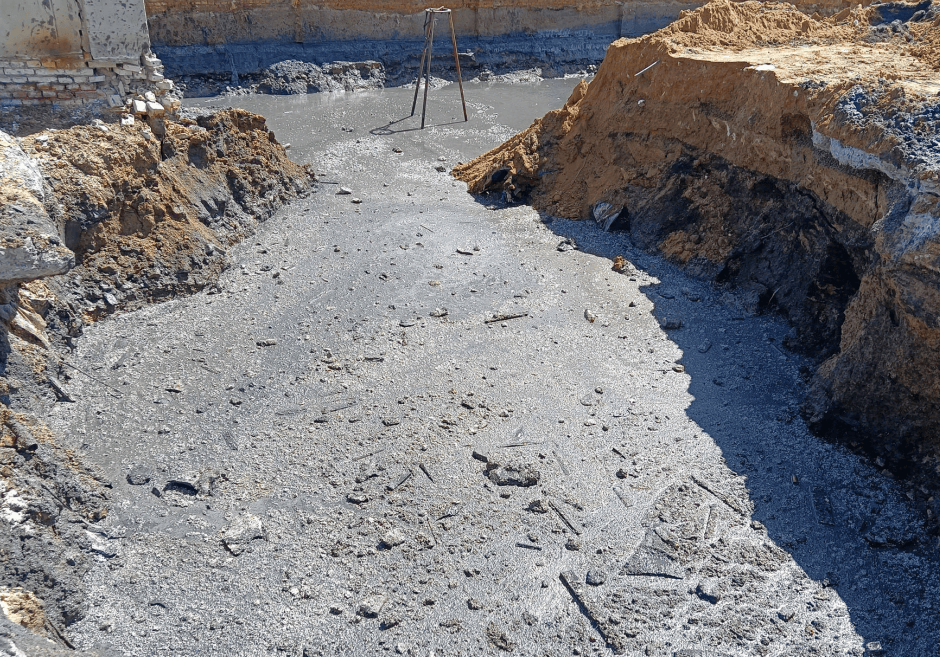 无视中央环保督察,青海一“矿霸”非法填埋大量工业危险废物,约2000亩水域90%已经消失