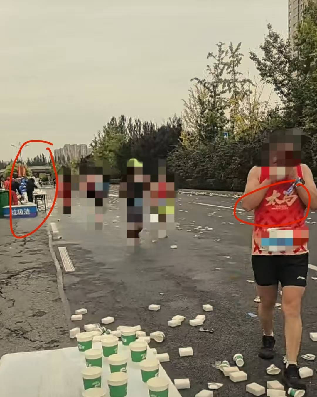 山西太原马拉松部分路段遍地垃圾,回应:4万多人参加现场有收集点,比赛完将马上清理