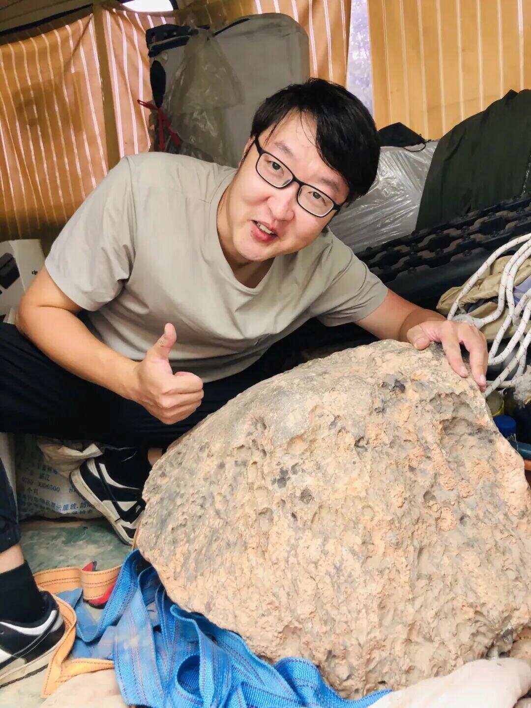 “陨石猎人”:在茂名挖出423公斤陨石;村民称此前不知有陨石,曾见有外人来果园