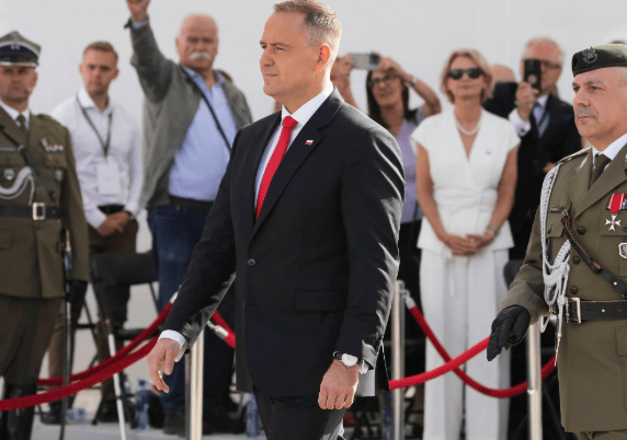 对中方做出保证后,波兰转头就拒守承诺,大批货柜滞留,中方早就找到解决办法