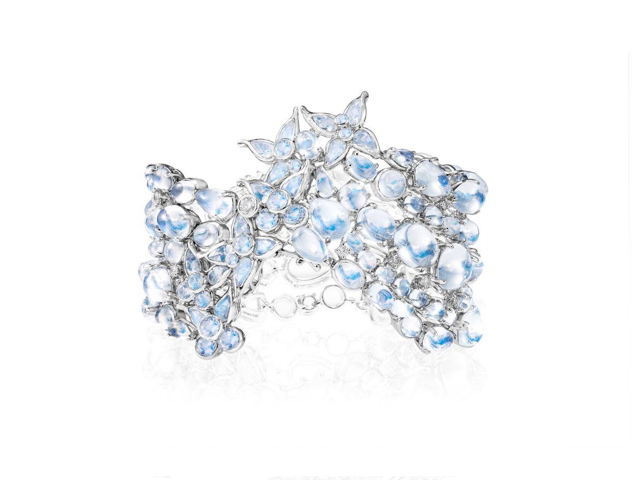 月满中秋,韵致东方:杨幂佩戴 ANNA HU 高定珠宝演绎月光石的永恒之美