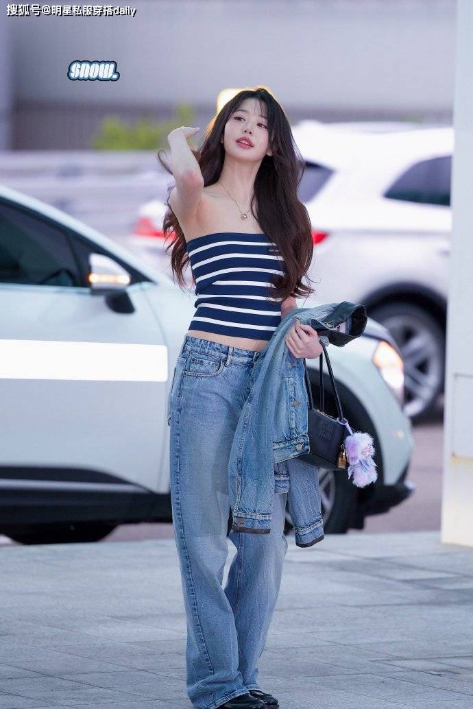 又被张元英美到了,条纹抹胸+“低腰牛仔裤”,壁纸级别的美照啊