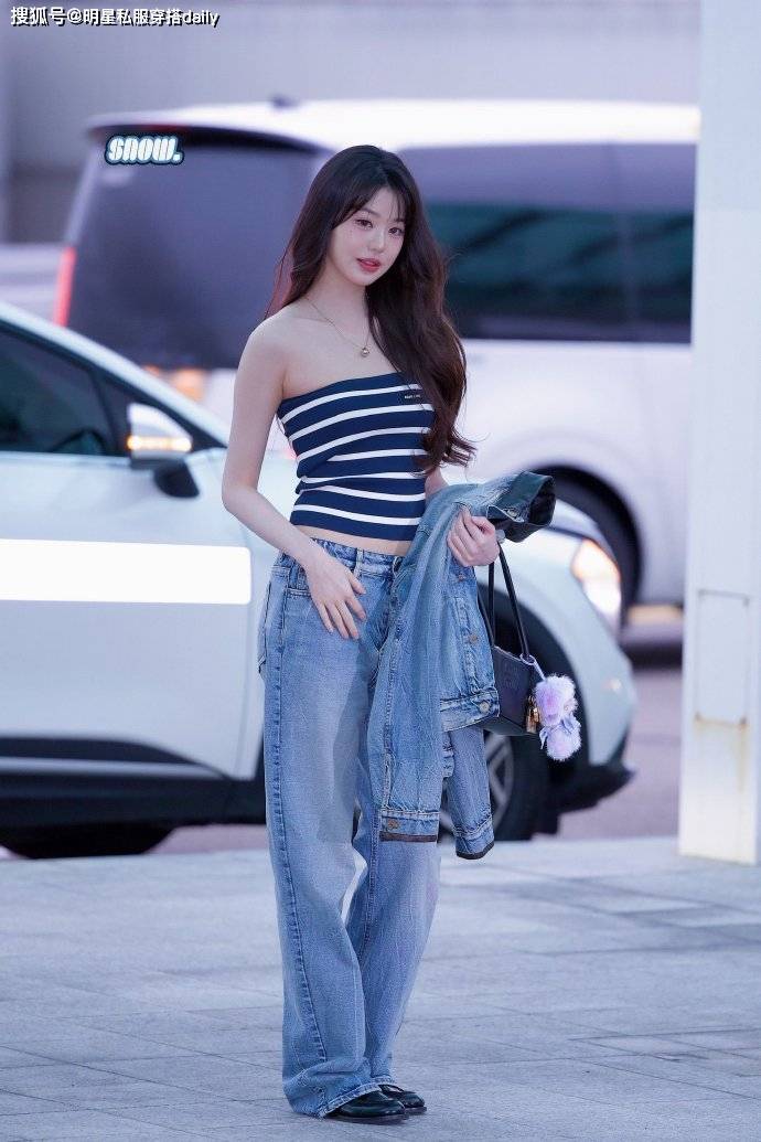 又被张元英美到了,条纹抹胸+“低腰牛仔裤”,壁纸级别的美照啊