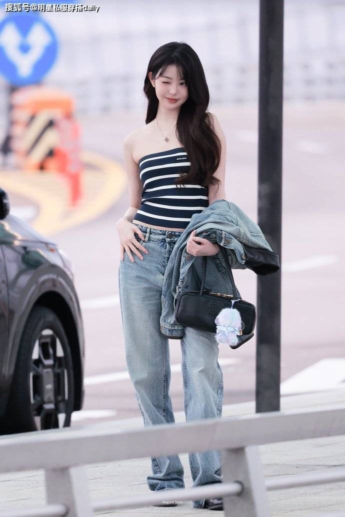 又被张元英美到了,条纹抹胸+“低腰牛仔裤”,壁纸级别的美照啊