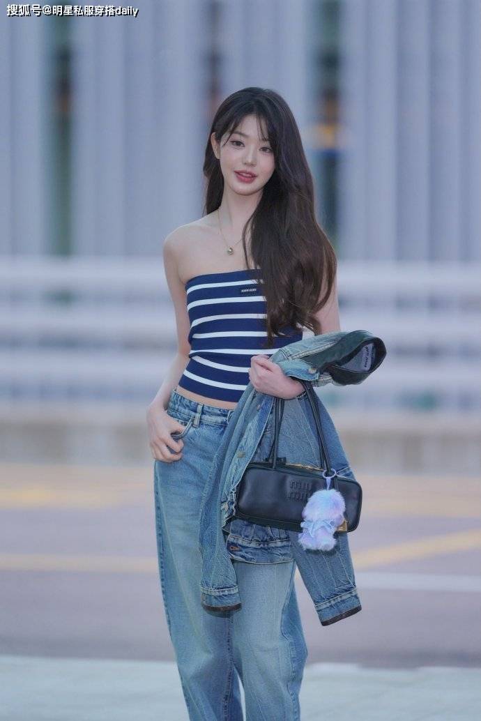 又被张元英美到了,条纹抹胸+“低腰牛仔裤”,壁纸级别的美照啊