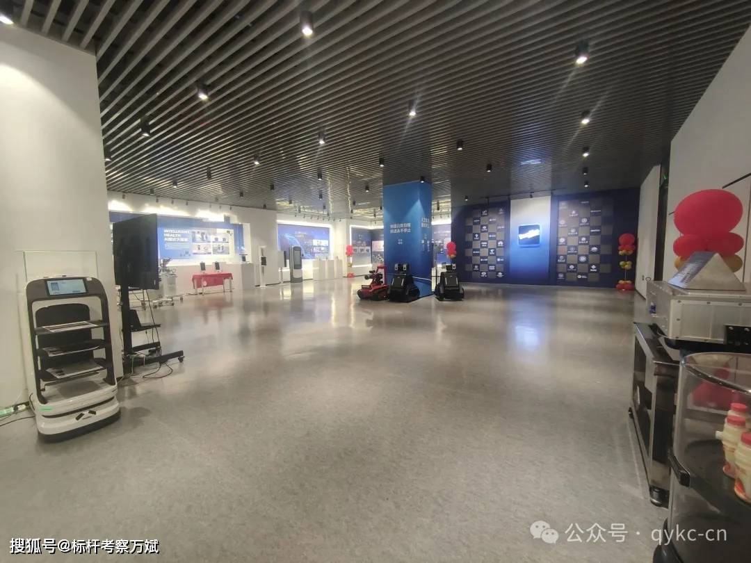 考察上海深兰科技 参观深兰科技展厅