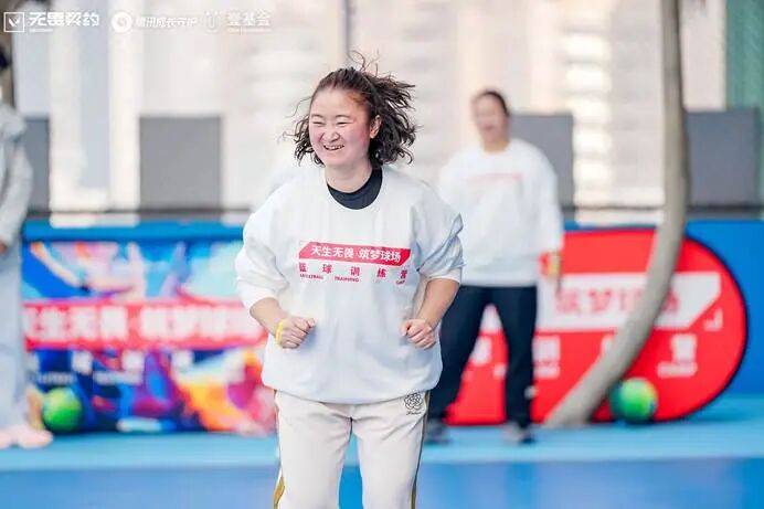 无畏契约“回响计划” 篮球训练营，让孩子的球场梦想真正“回响”
