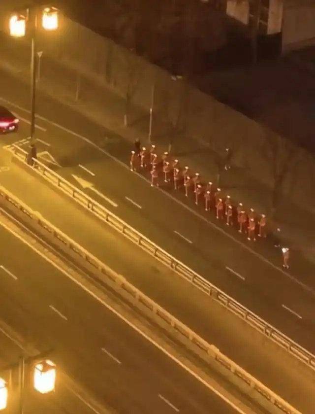 “暴走团”凌晨四点扰民，到底该谁管｜正观快评