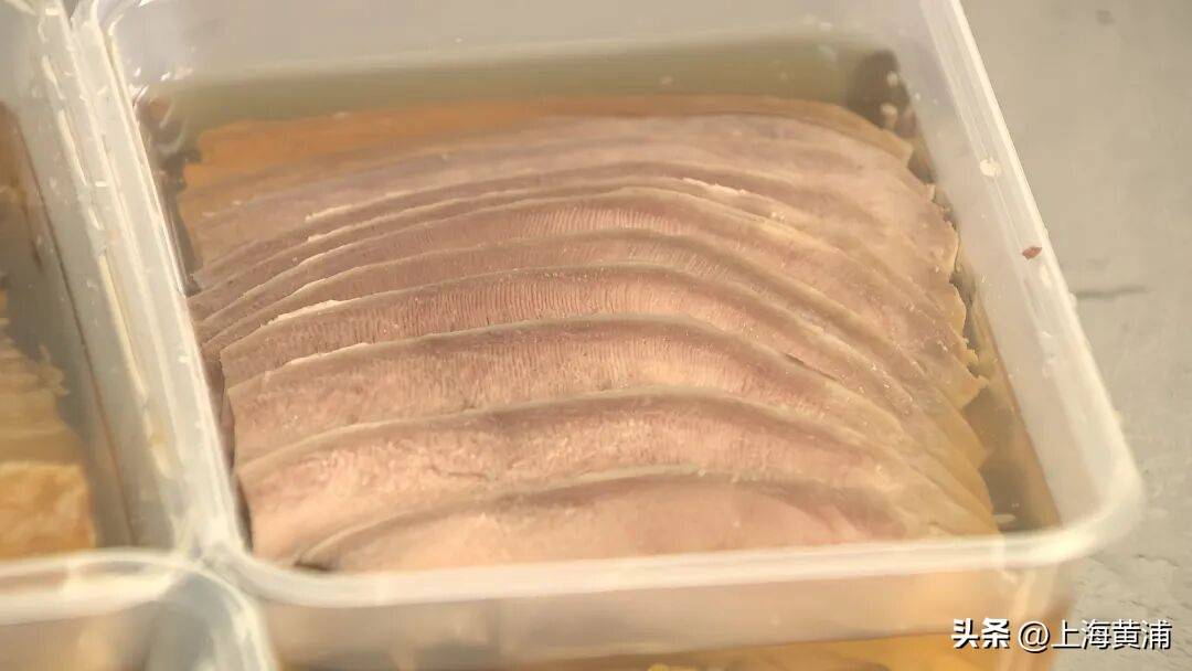 气温已超32度！为啥上海人顶着烈日也要排队？就为这口夏日专属“鲜味”，“吃了就觉得很爽”！